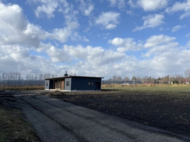 こんにちは。Einbuild株式会社です。

平屋の住宅を新築中。
もうまもなく完成・引渡しとなります。

寒くなってきましたが、雪降る前に引越しできますように❗️

#Einbuild
#アインビルド
#想いをカタチに
#北海道
#十勝
#帯広市
#芽室町
#新築注文住宅
#平屋
#設計事務所とつくる家
#木構造在来工法